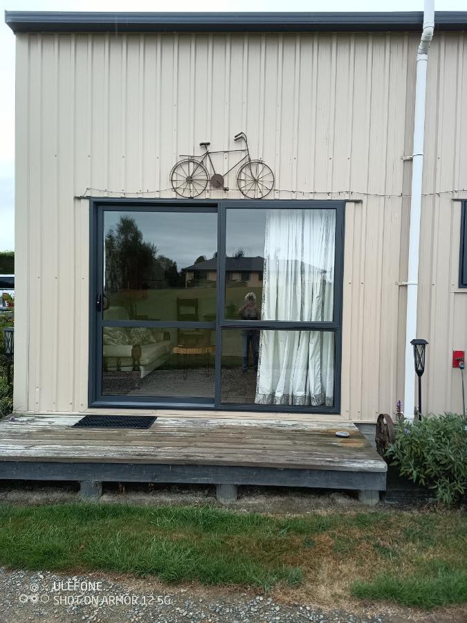 Apartamento Flying Plate Saloon Waimate Exterior foto
